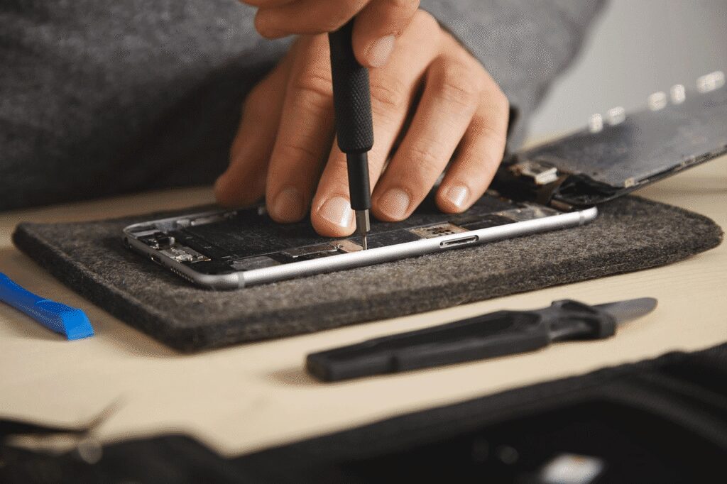 servicios - ¿Merece la pena reparar tu móvil?